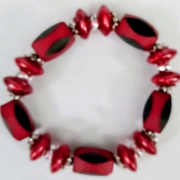ACRYLIC CYLINDRICAL BEADED BRACELET - Picture 1 of 1
